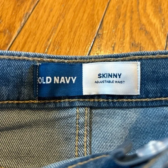 New 3 Piece Lot Old Navy Blue Skinny Jeans Shorts Cat & Jack Sweatshirt Size 4T - Picture 3 of 12